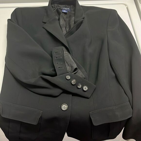 Ann Taylor Petites Black Button Down Lined Blazer with Pockets and Collar- 10P - Picture 7 of 16